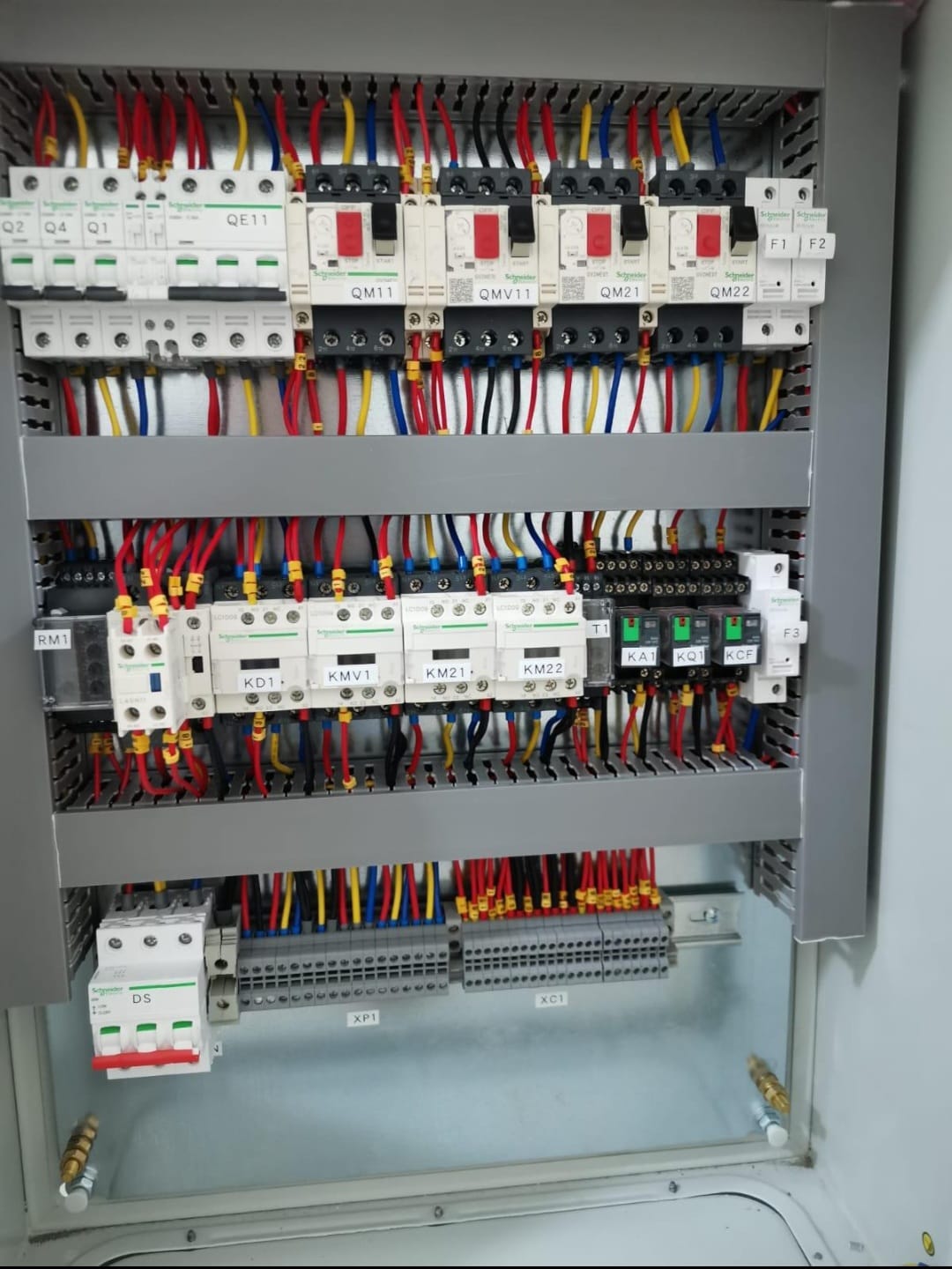 Multi-motor control panel with Schneider MCBs, motor starters and contactors